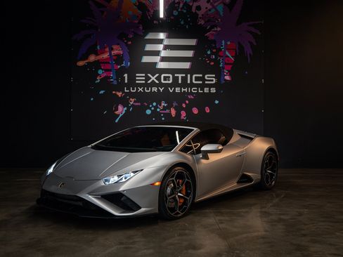 Used 2021 Lamborghini Huracan EVO RWD image 3