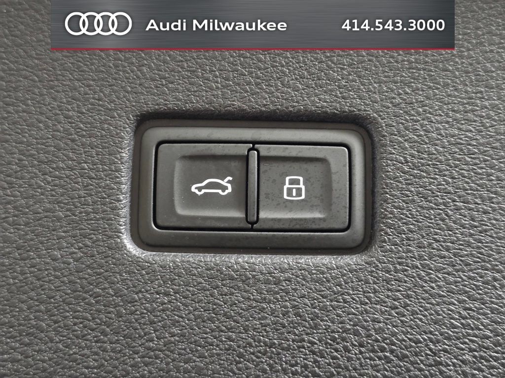 Used 2023 Audi Q8 Premium w/ Convenience Package AWD/4WD image 10