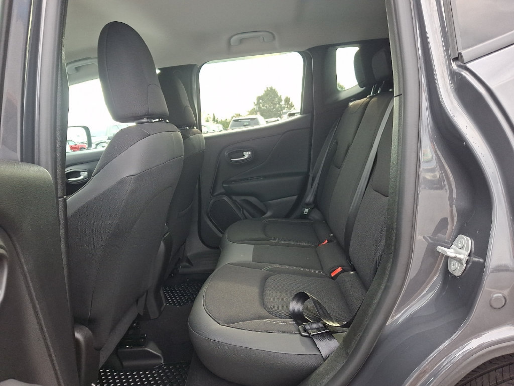 Used 2023 Jeep Renegade Latitude AWD/4WD image 10