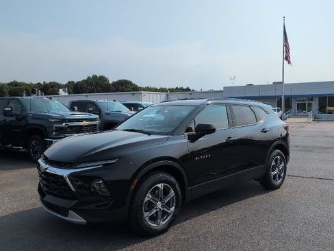 Used 2023 Chevrolet Blazer LT w/ Convenience Package FWD image 2