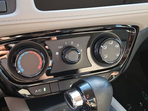 Used 2019 Honda HR-V LX image 14