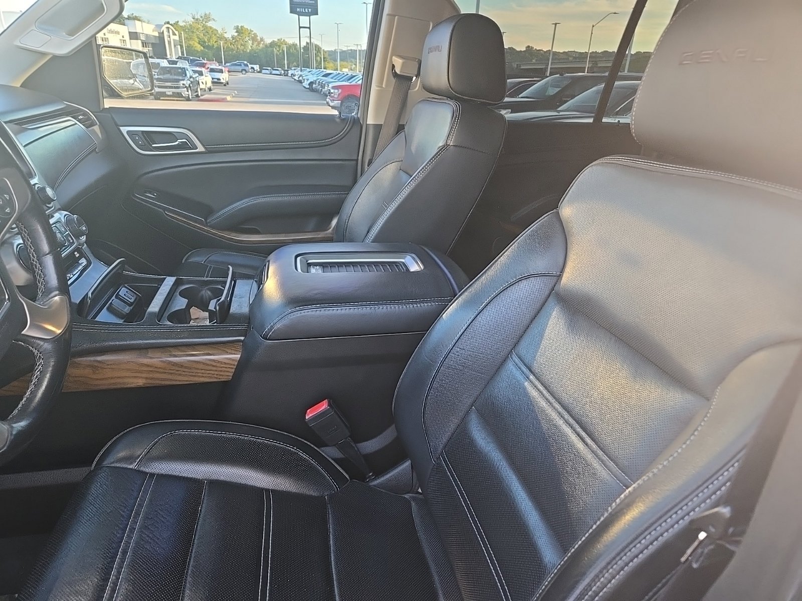 Used 2019 GMC Yukon XL Denali w/ Denali Ultimate Package RWD image 13