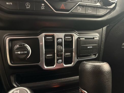 Used 2020 Jeep Gladiator Overland w/ LED Lighting Group image 30