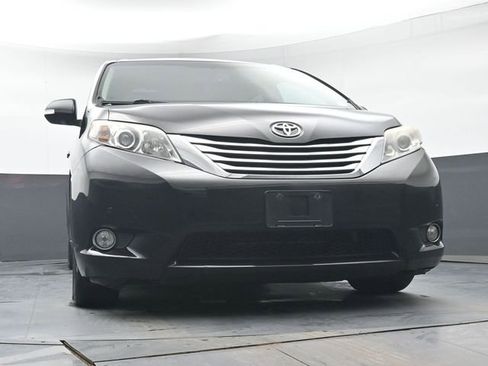 Used 2013 Toyota Sienna Limited w/ Premium Pkg image 31