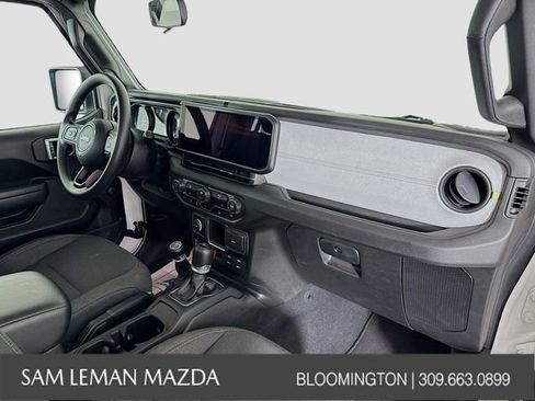 Used 2024 Jeep Gladiator Sport image 26