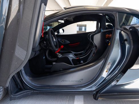 Used 2020 McLaren 620R RWD image 46