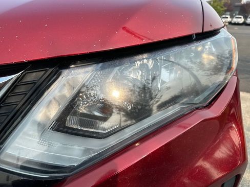 Used 2018 Nissan Rogue SV AWD/4WD image 9