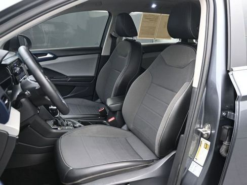 Used 2022 Volkswagen Taos SE w/ Panoramic Sunroof Package AWD/4WD image 9