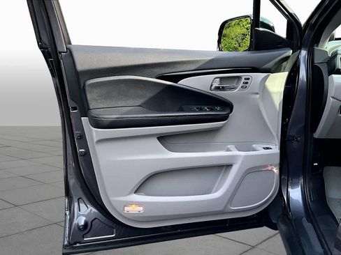 Used 2020 Honda Pilot Touring image 22