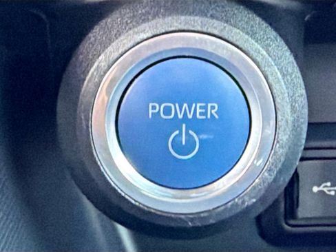 Used 2022 Toyota Venza XLE image 31