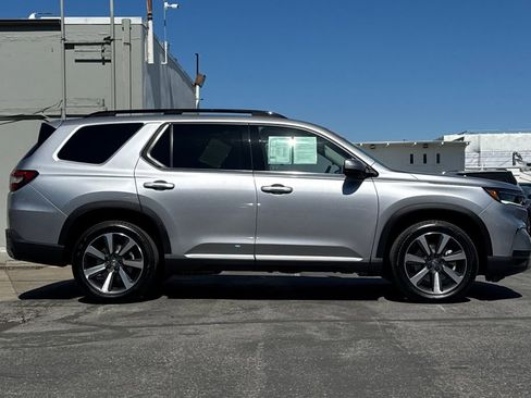 Used 2023 Honda Pilot Elite image 2