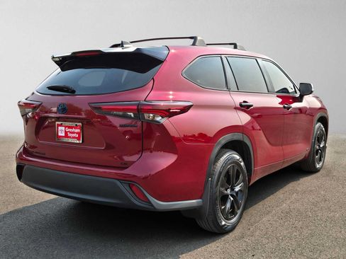 Certified 2024 Toyota Highlander LE AWD/4WD image 4