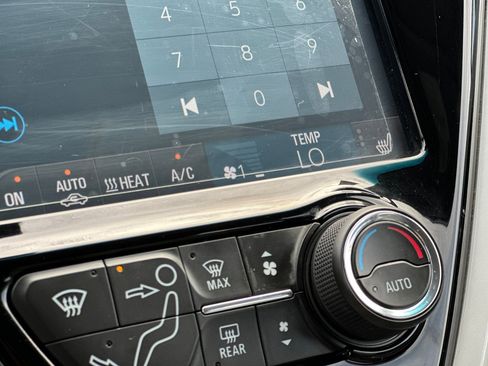 Used 2019 Chevrolet Bolt Premier w/ Infotainment Package image 31