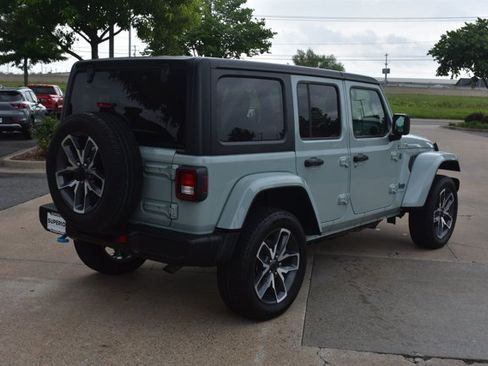 Used 2024 Jeep Wrangler Unlimited w/ Convenience Group AWD/4WD image 5