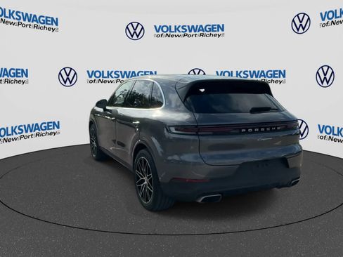 Used 2025 Porsche Cayenne AWD/4WD image 6