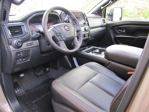 Used 2021 Nissan Titan PRO-4X w/ Pro-4x Convenience Package image 13