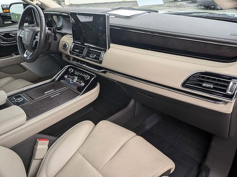 Used 2022 Lincoln Navigator Reserve AWD/4WD image 32