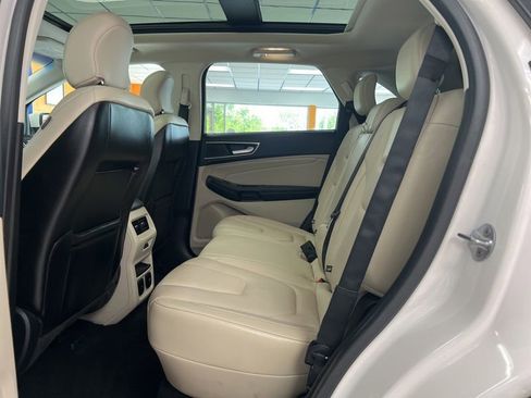 Used 2018 Ford Edge Titanium w/ Equipment Group 302A AWD/4WD image 17