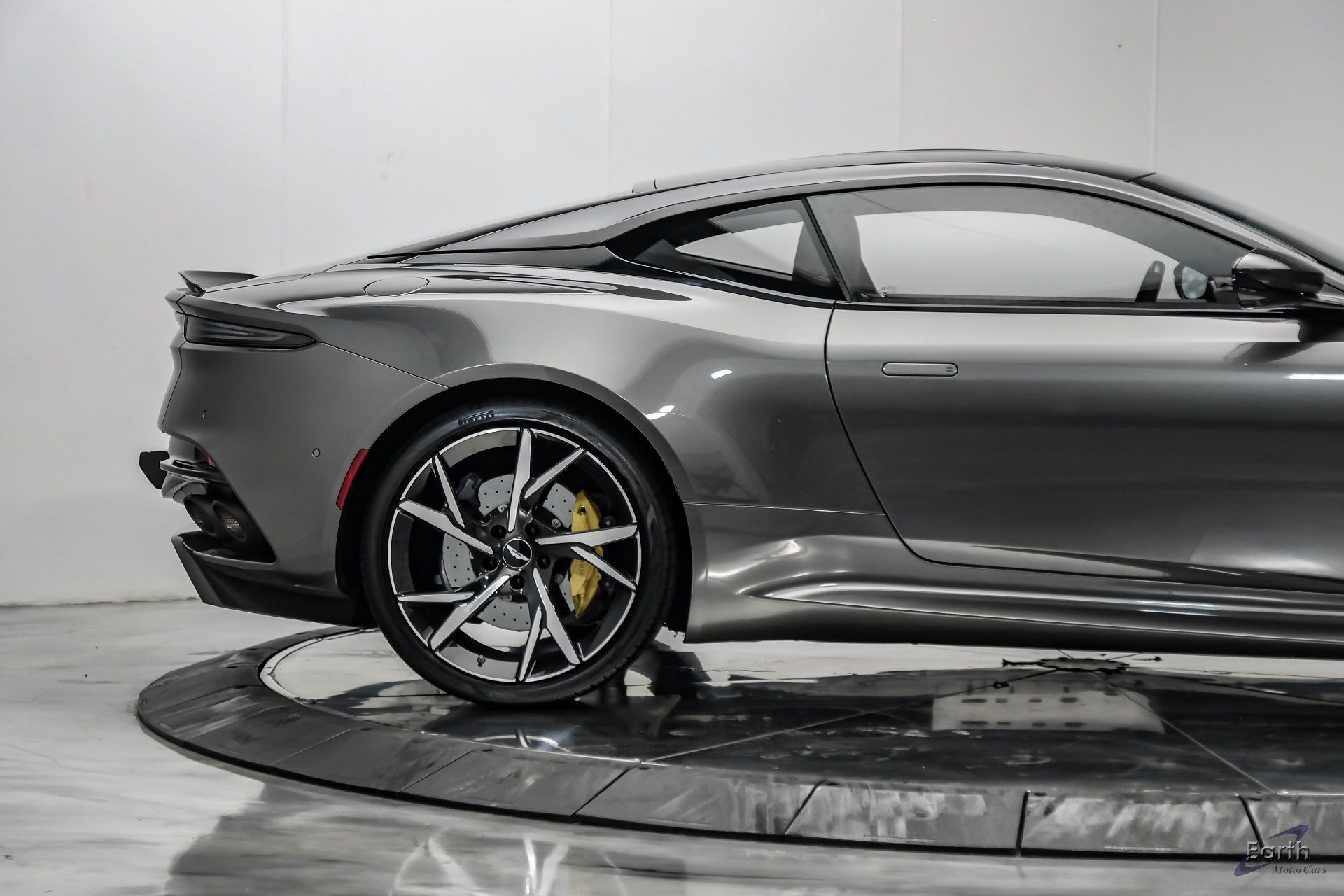 Used 2019 Aston Martin DBS Superleggera RWD image 23