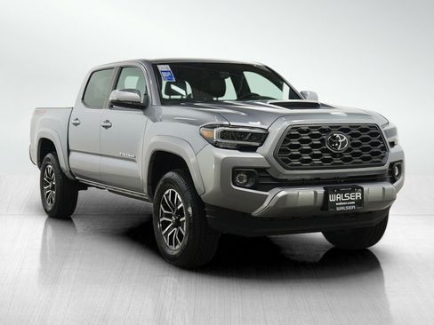 Used 2020 Toyota Tacoma TRD Sport w/ TRD Premium Sport Package AWD/4WD image 7