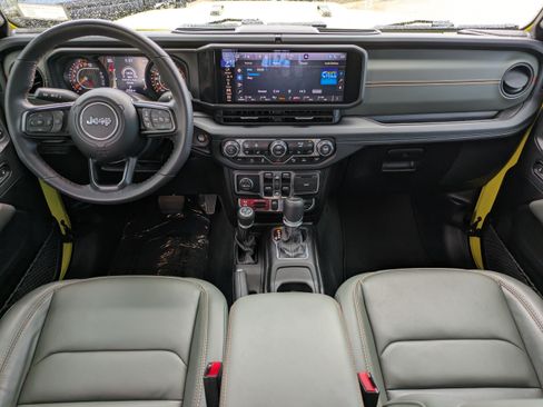 Used 2024 Jeep Gladiator Mojave AWD/4WD image 15