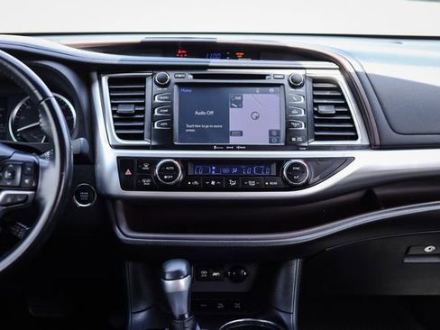 Used 2019 Toyota Highlander XLE AWD/4WD image 27