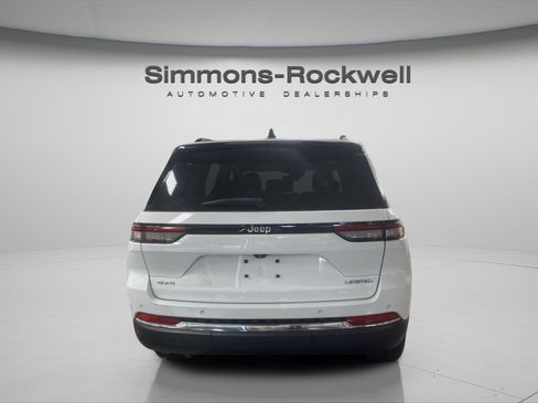 Used 2023 Jeep Grand Cherokee Limited w/ Luxury Tech Group II AWD/4WD image 4