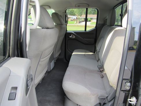 Used 2019 Nissan Frontier SV RWD image 5