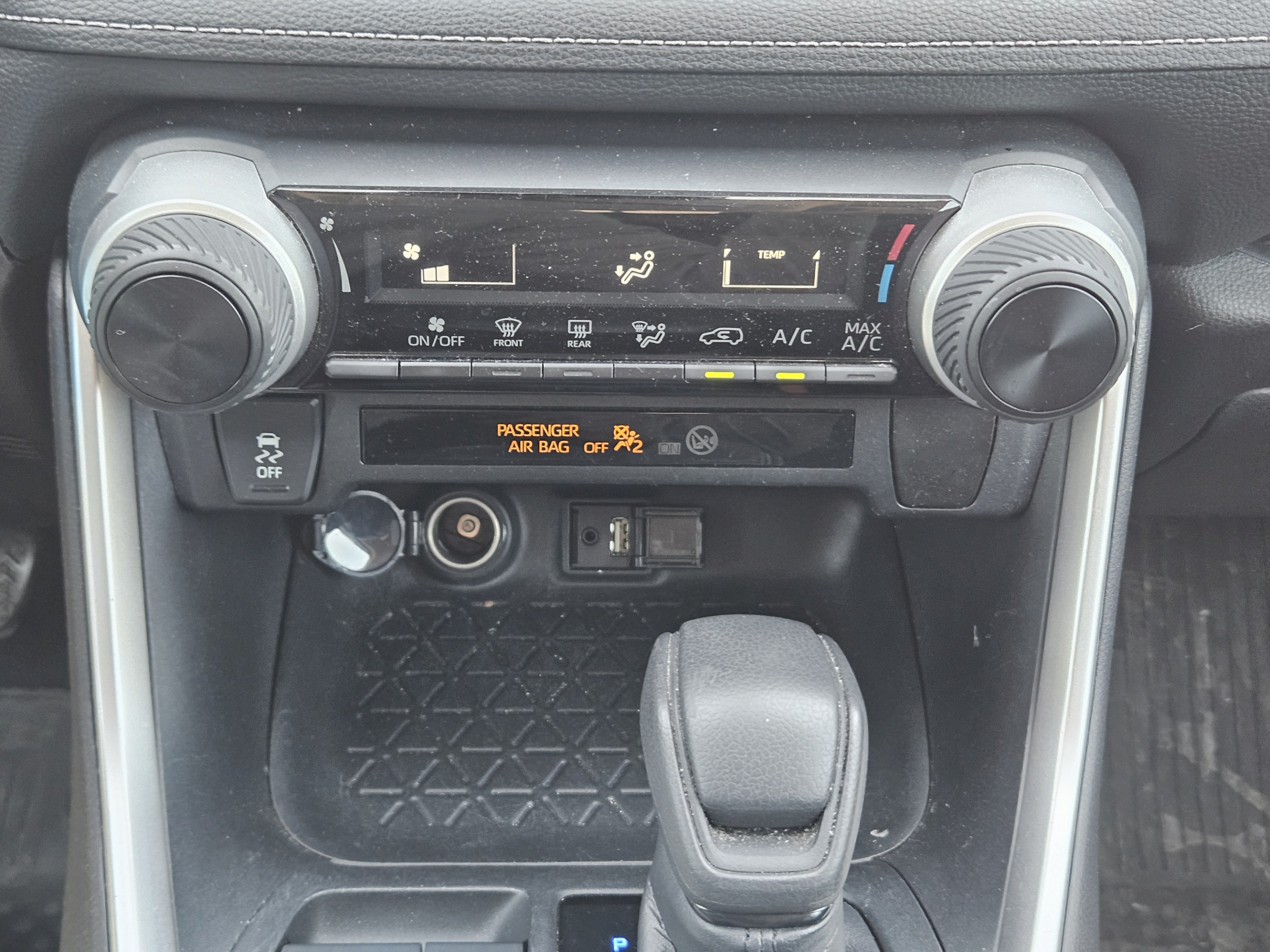 Used 2019 Toyota RAV4 LE FWD image 18