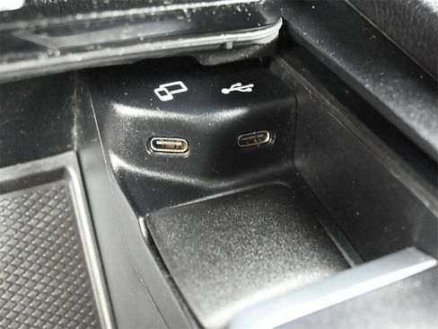 Used 2022 Mercedes-Benz GLE 350 4MATIC w/ Premium Package image 16