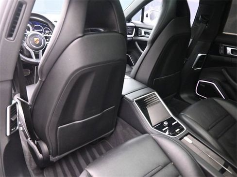 Used 2018 Porsche Panamera 4S image 10