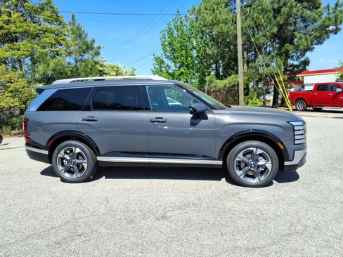New 2026 Hyundai Palisade Limited FWD image 2