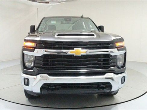 Used 2024 Chevrolet Silverado 2500 LT w/ Convenience Package image 8
