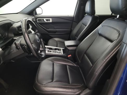 Used 2020 Ford Explorer XLT w/ Equipment Group 202A AWD/4WD image 17