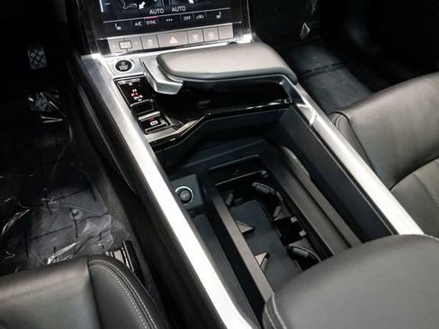 Used 2024 Audi Q8 e-tron Premium image 20