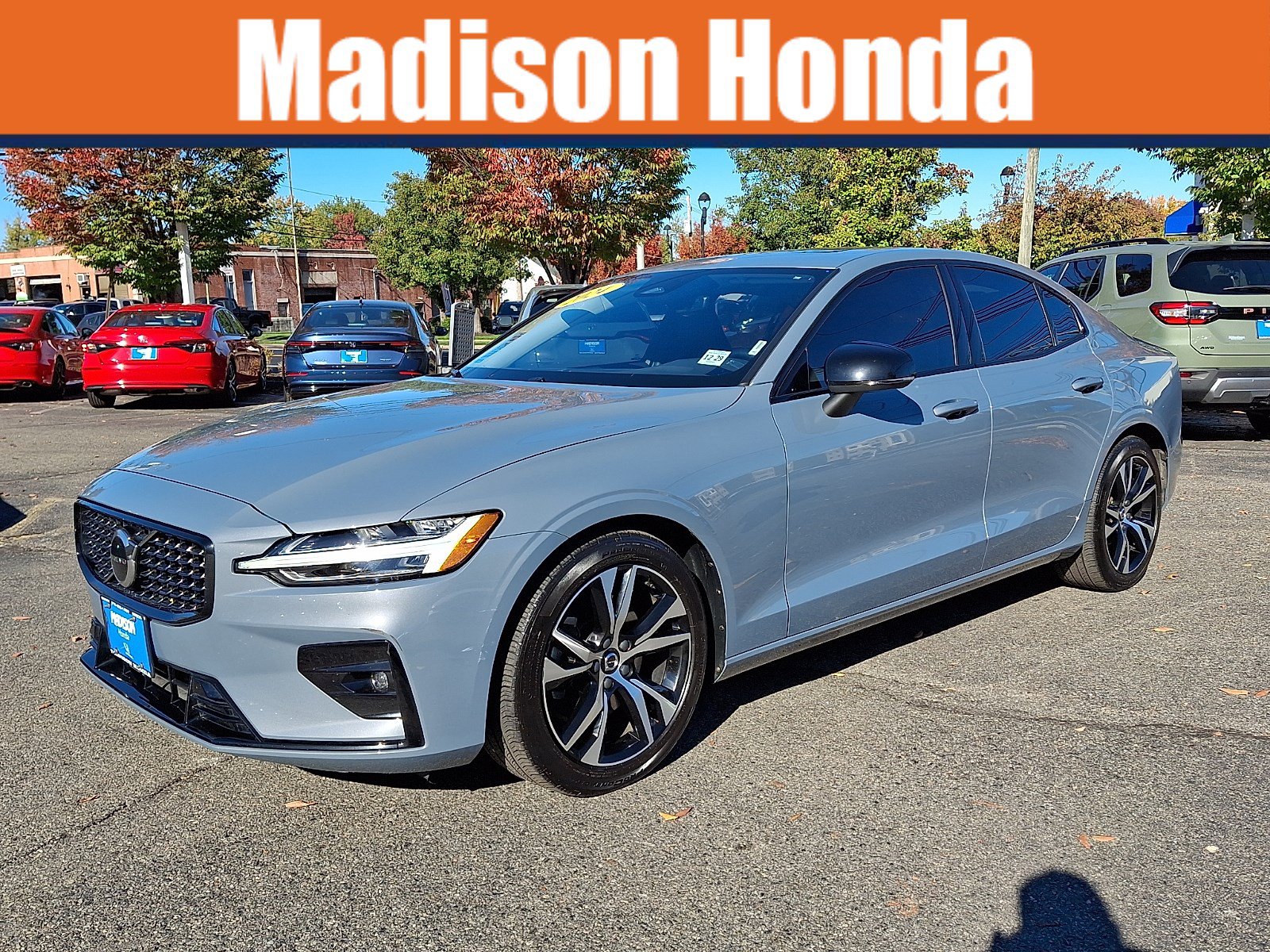 Used 2024 Volvo S60 B5 Core FWD image 1