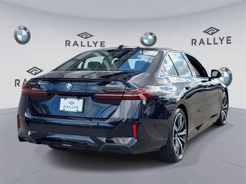 Used 2025 BMW 550e xDrive w/ Premium Package image 4