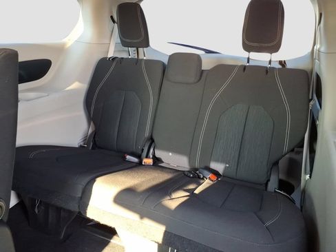 Used 2020 Chrysler Voyager LX w/ Cold Weather Group FWD image 16