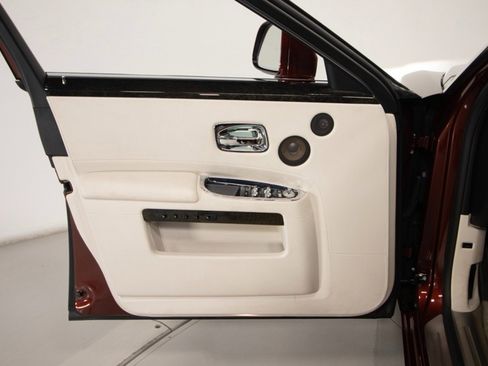 Used 2015 Rolls-Royce Ghost Extended Wheelbase image 38