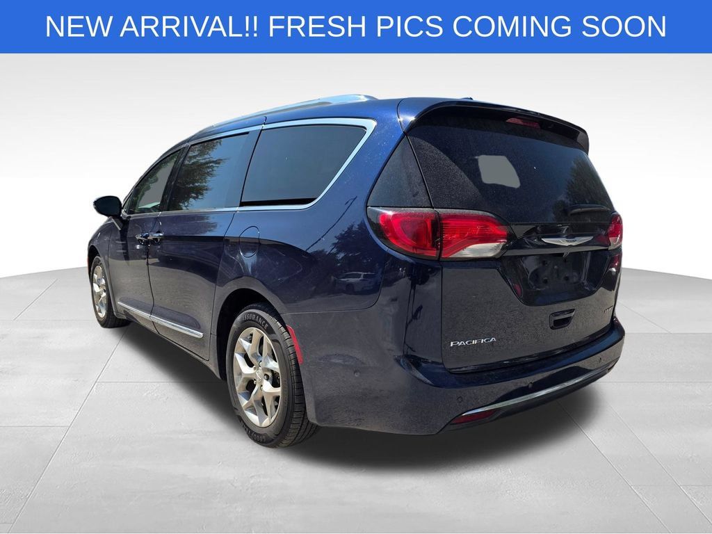 Used 2017 Chrysler Pacifica Limited FWD image 5