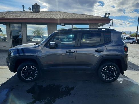 Used 2016 Jeep Renegade Trailhawk w/ Premium Trailhawk Package AWD/4WD image 2