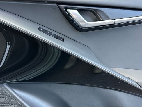 Certified 2025 Kia Niro EX image 20