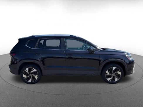 Used 2025 Volkswagen Taos SE AWD/4WD image 16