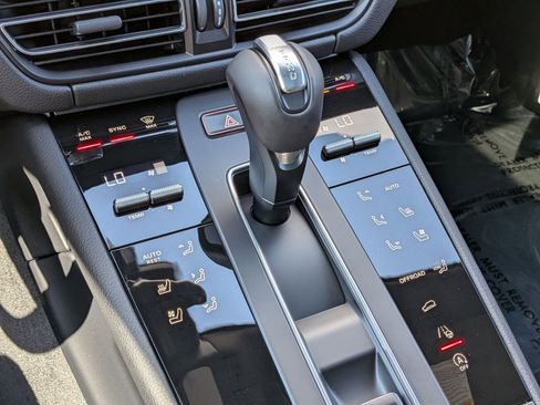 New 2026 Porsche Macan AWD/4WD image 21