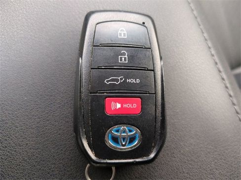 Used 2022 Toyota Venza Limited w/ Advanced Technology Package image 29