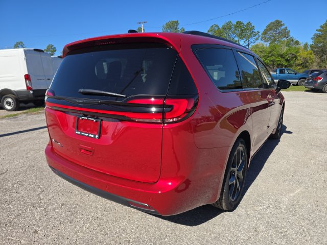 New 2026 Chrysler Pacifica Select w/ S Appearance Package FWD image 4