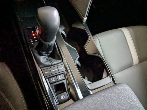 Used 2025 Toyota Camry SE image 11