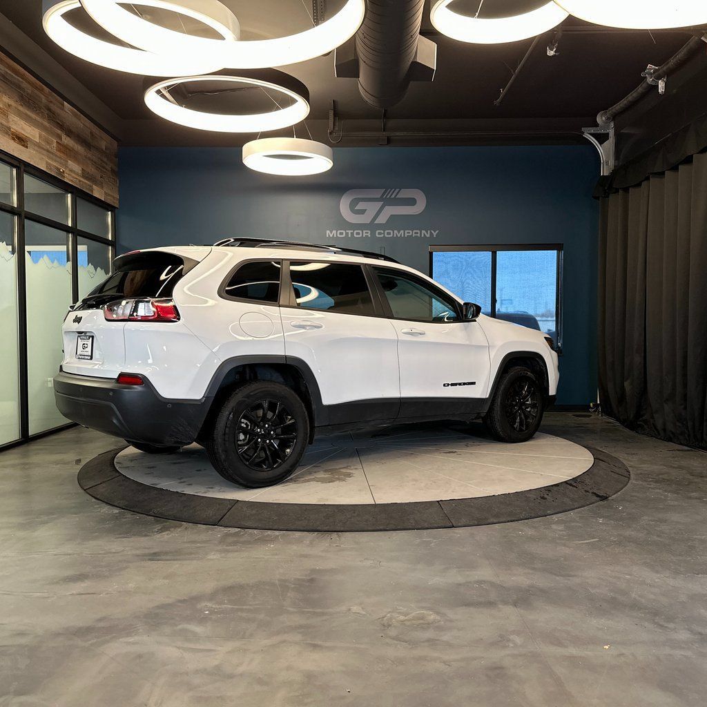 Used 2023 Jeep Cherokee Altitude Lux AWD/4WD image 3