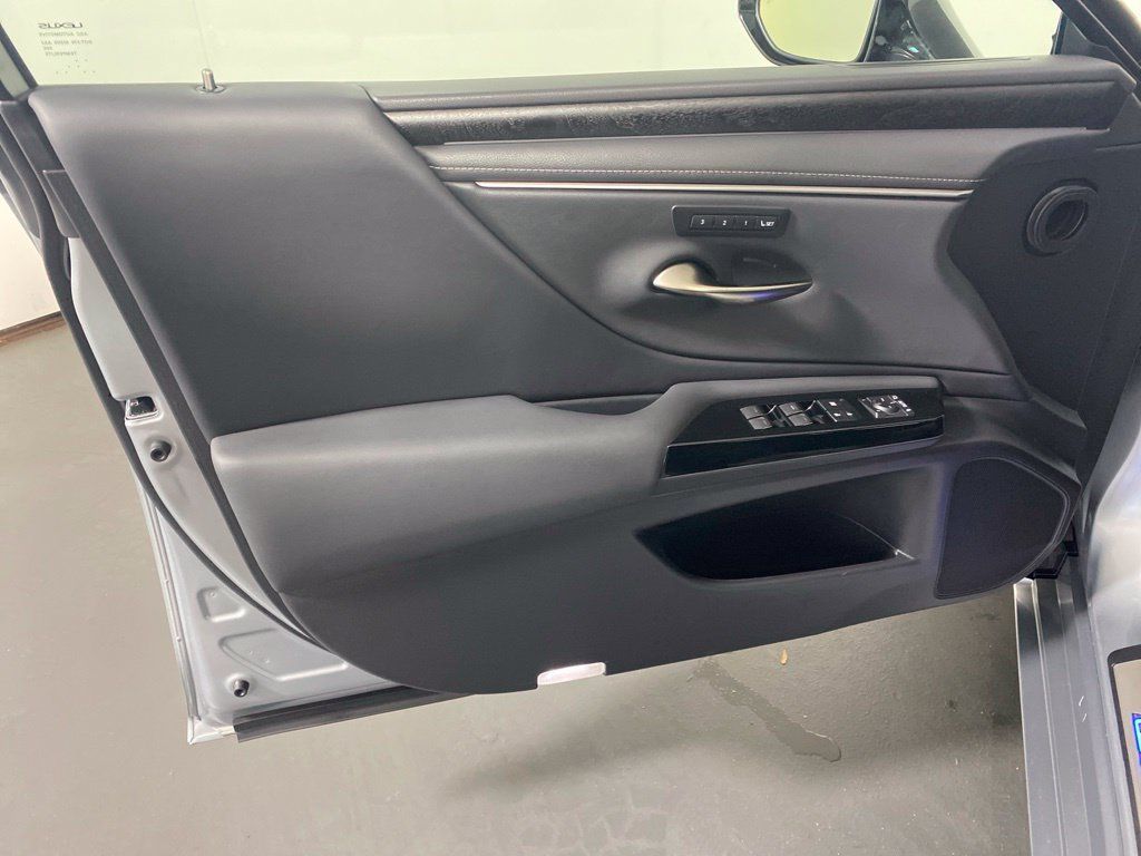 Certified 2024 Lexus ES 300h w/ Premium Package FWD image 24