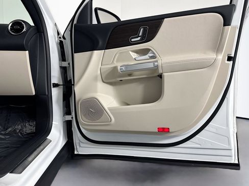 New 2026 Mercedes-Benz GLB 250 image 23
